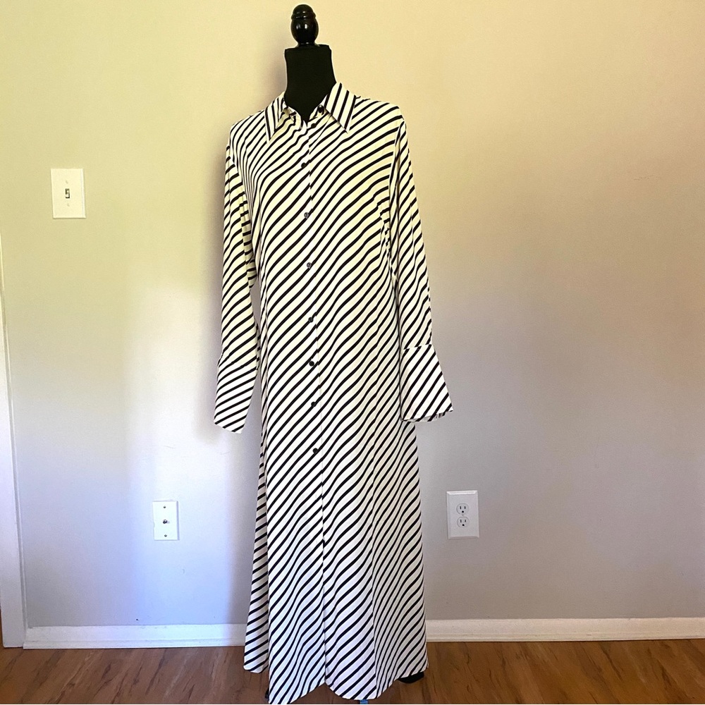 H&M NWT long sleeve button front maxi dress with collar and tie belt. Large. B&W